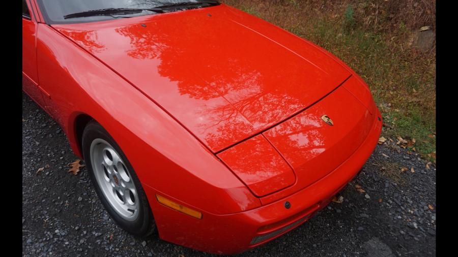 Детали экстерьера Porsche 944 Turbo 1986 года  (фото 22 из 149)